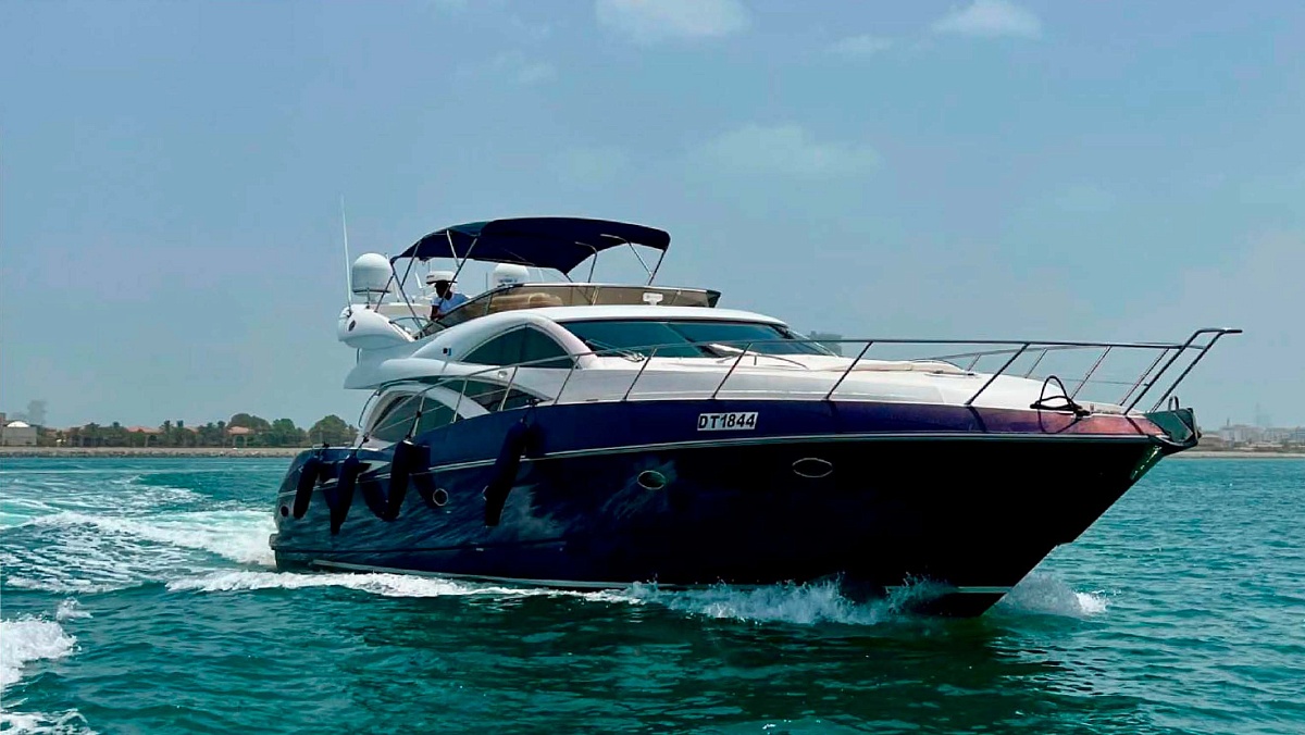 Арнеда яхты Sunseeker 64 с флайбриджем в Дубае, ОАЭ